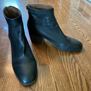Lucky Brand black leather ankle boots size 10